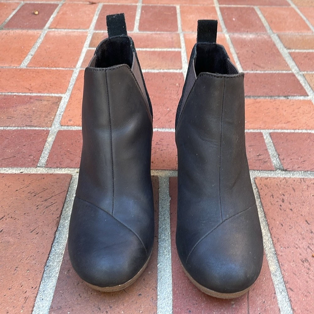 TOMS boot Women's Kelsey Fashion. Size 6.5 true to size. - Picture 5 of 10